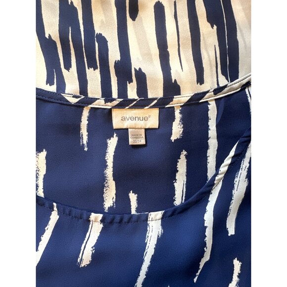 💖Avenue Womens Blue & White Print Top Size 22/24 - Picture 3 of 7